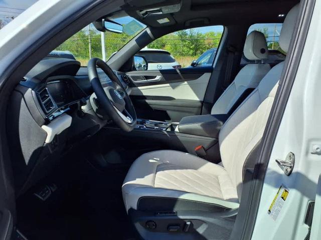 Photo of 2024 Opal White Pearl Effect Volkswagen Atlas Cross Sport