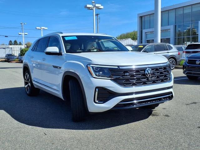 Photo of 2024 Opal White Pearl Effect Volkswagen Atlas Cross Sport