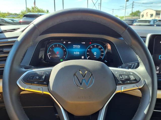 Photo of 2024 Opal White Pearl Effect Volkswagen Atlas Cross Sport