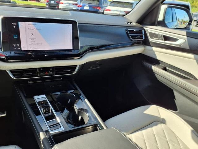 Photo of 2024 Opal White Pearl Effect Volkswagen Atlas Cross Sport