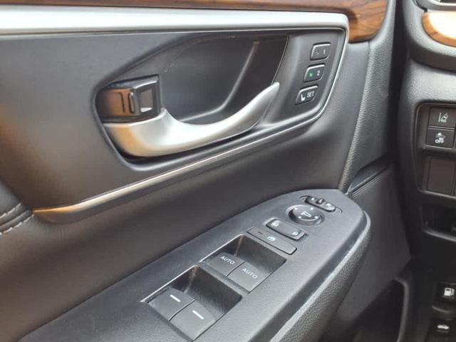 Photo of 2022 Platinum White Pearl Honda CR-V