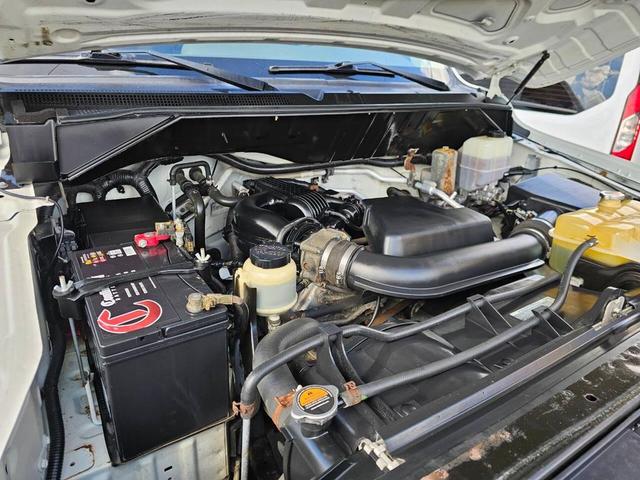 Photo of 2016 Glacier White Nissan NV Cargo NV1500