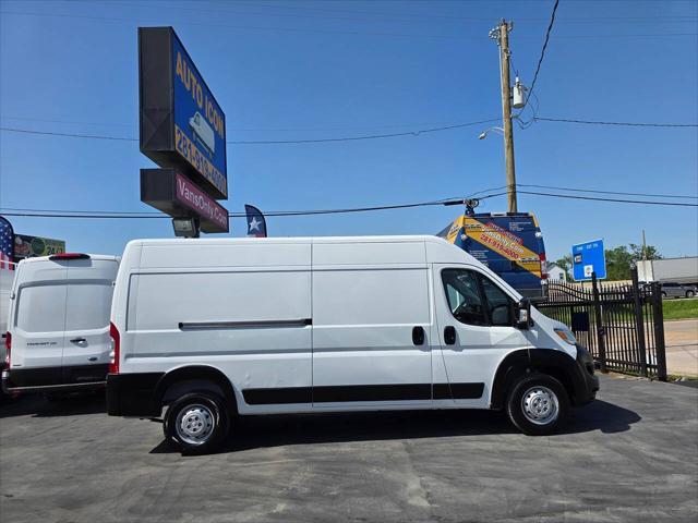 Photo of 2023 Bright White Clearcoat RAM ProMaster 2500