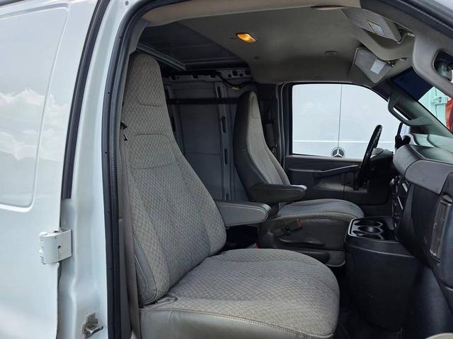 Photo of 2018 Summit White Chevrolet Express 2500