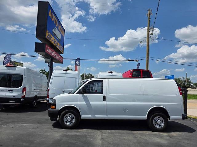 Photo of 2018 Summit White Chevrolet Express 2500