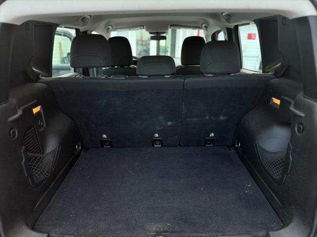 Photo of 2017 Gray Jeep Renegade
