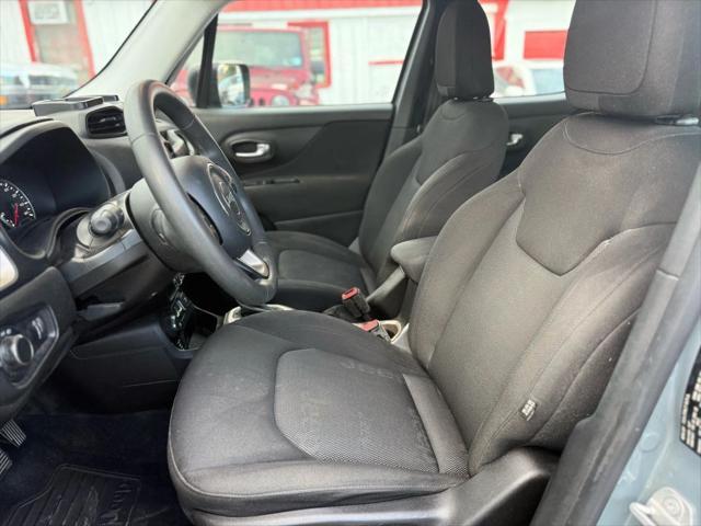 Photo of 2017 Gray Jeep Renegade