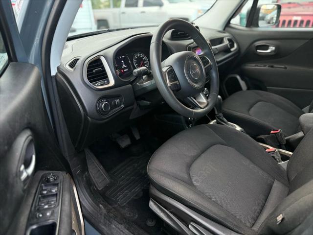Photo of 2017 Gray Jeep Renegade