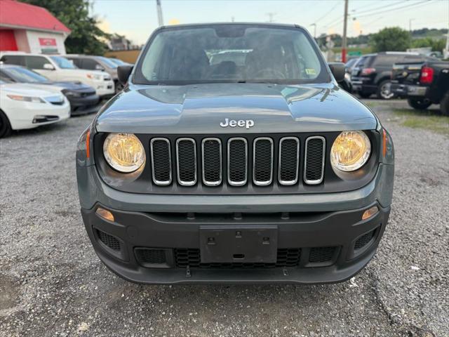 Photo of 2017 Gray Jeep Renegade