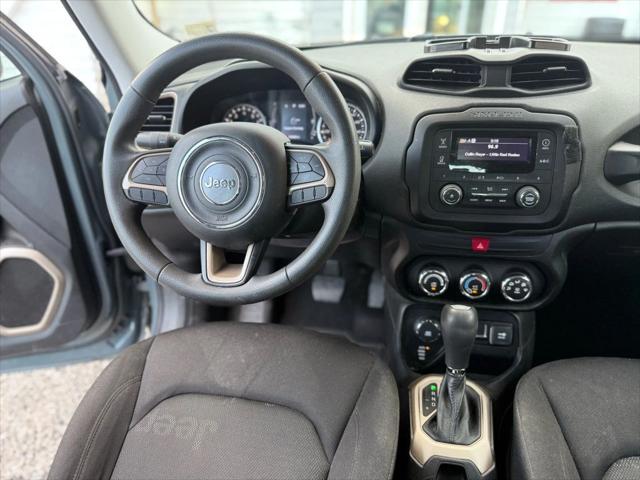 Photo of 2017 Gray Jeep Renegade