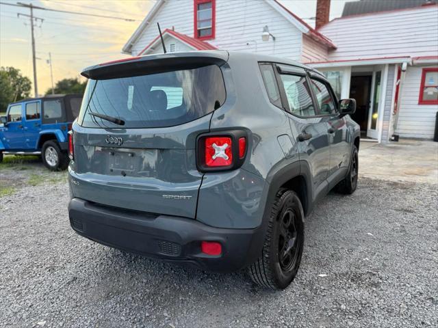 Photo of 2017 Gray Jeep Renegade