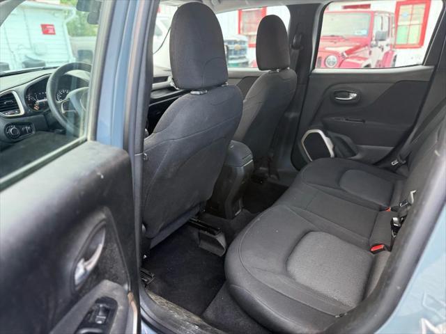 Photo of 2017 Gray Jeep Renegade