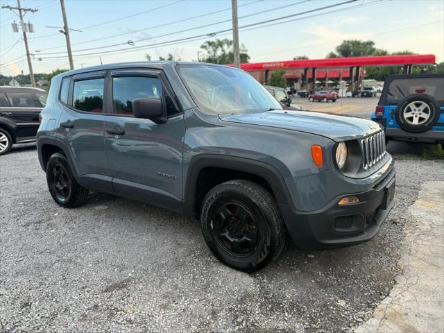 Photo of 2017 Gray Jeep Renegade