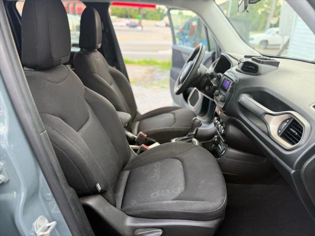 Photo of 2017 Gray Jeep Renegade