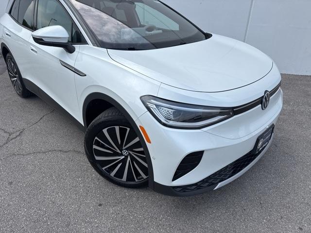 Photo of 2023 Opal White / Black Roof Volkswagen ID.4