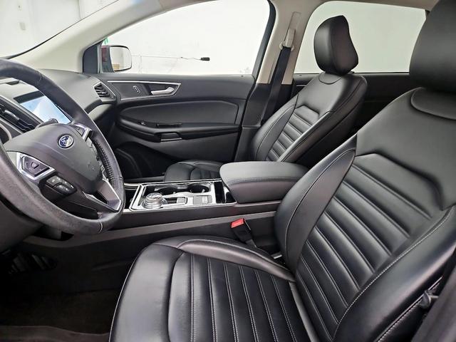 Photo of 2020 Burgundy Ford Edge