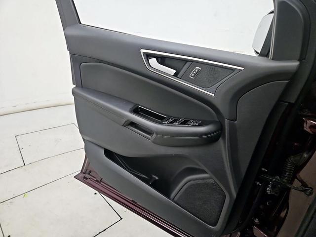 Photo of 2020 Burgundy Ford Edge