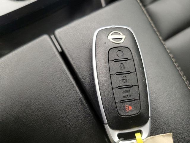Photo of 2023 Gray Nissan Rogue