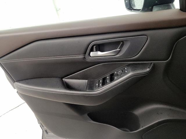 Photo of 2023 Gray Nissan Rogue