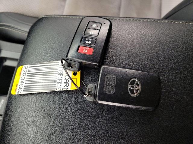 Photo of 2014 White Toyota Camry