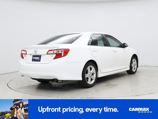 Photo of 2014 White Toyota Camry