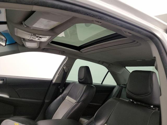 Photo of 2014 White Toyota Camry