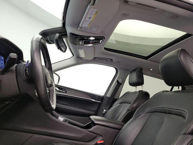 Photo of 2021 White Jeep Grand Cherokee L