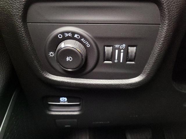 Photo of 2021 White Jeep Grand Cherokee L
