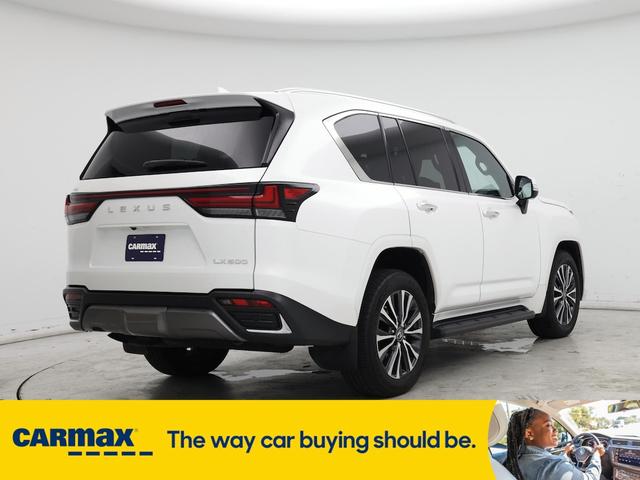 Photo of 2022 White Lexus LX 600