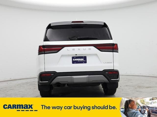Photo of 2022 White Lexus LX 600