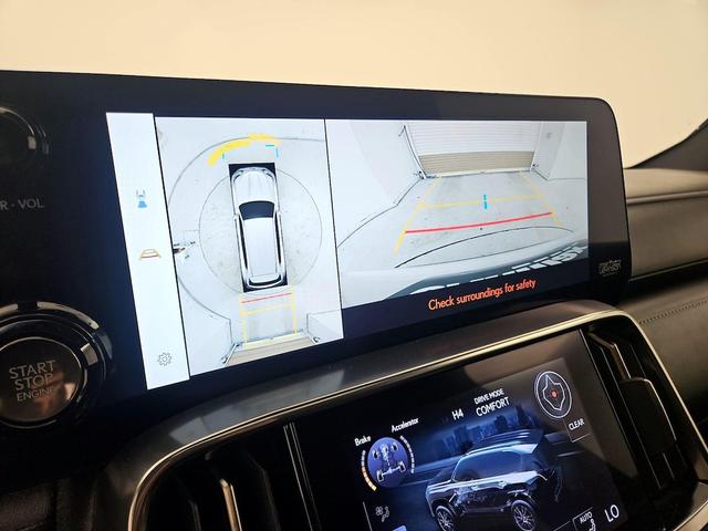 Photo of 2022 White Lexus LX 600