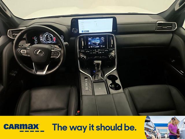Photo of 2022 White Lexus LX 600