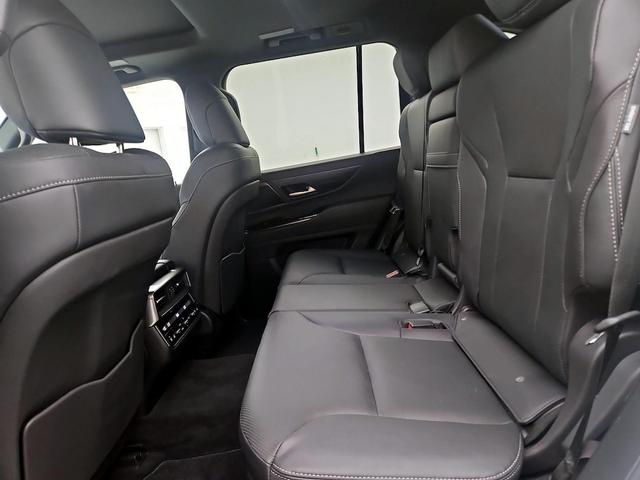 Photo of 2022 White Lexus LX 600