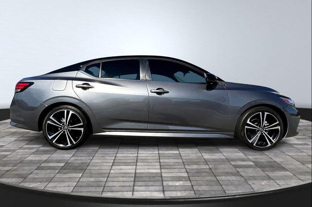 Photo of 2021 Gun Metallic/Super Black Nissan Sentra