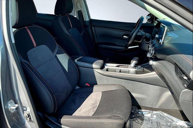 Photo of 2021 Gun Metallic/Super Black Nissan Sentra