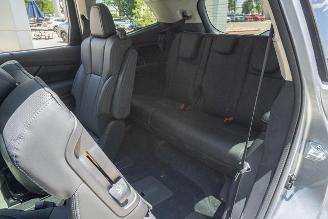 Photo of 2024 Ice Silver Metallic Subaru Ascent