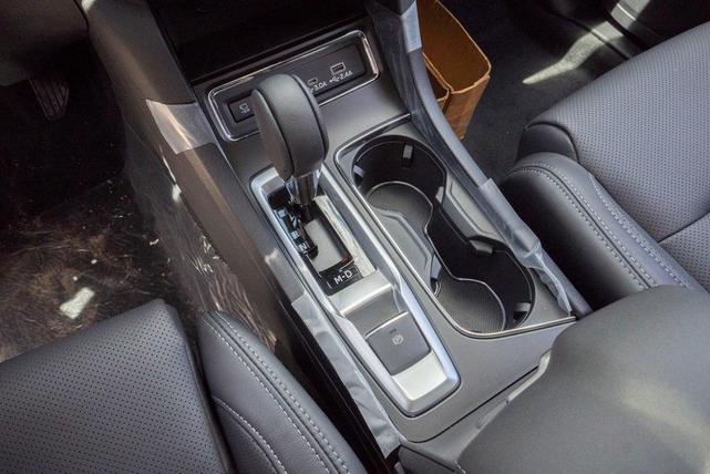 Photo of 2024 Ice Silver Metallic Subaru Ascent