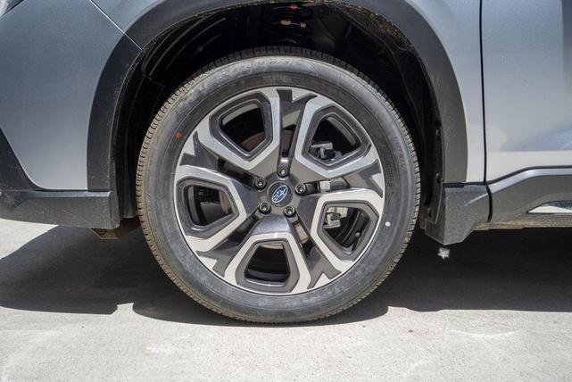 Photo of 2024 Ice Silver Metallic Subaru Ascent