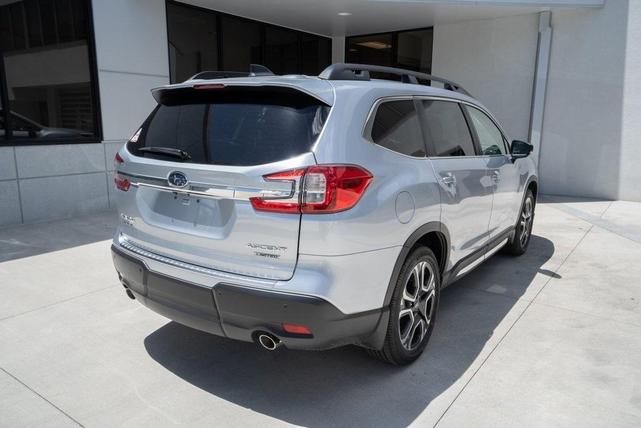 Photo of 2024 Ice Silver Metallic Subaru Ascent
