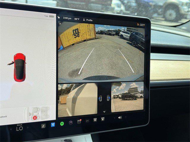 Photo of 2022 White Tesla Model 3
