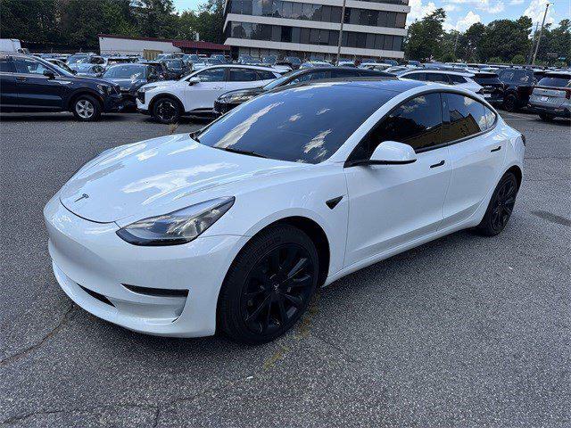 Photo of 2022 White Tesla Model 3