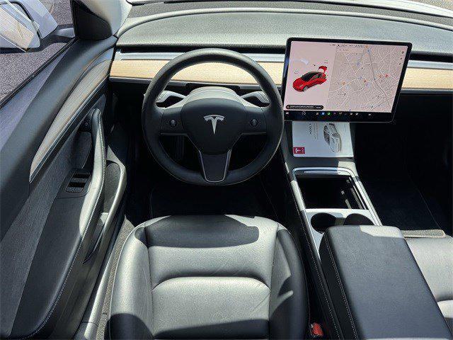 Photo of 2022 White Tesla Model 3