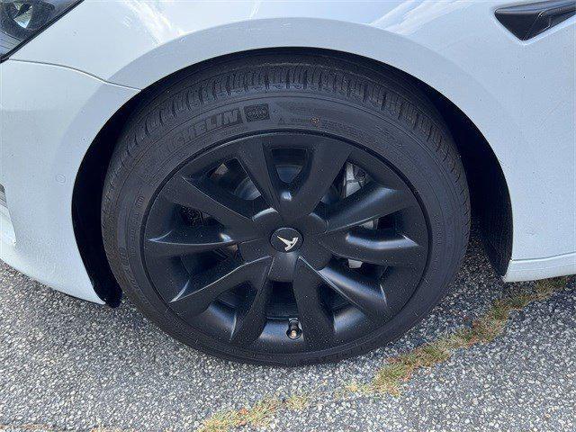 Photo of 2022 White Tesla Model 3