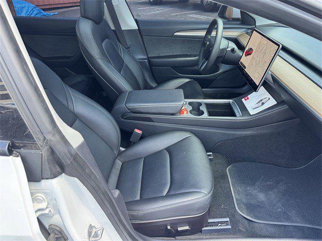 Photo of 2022 White Tesla Model 3