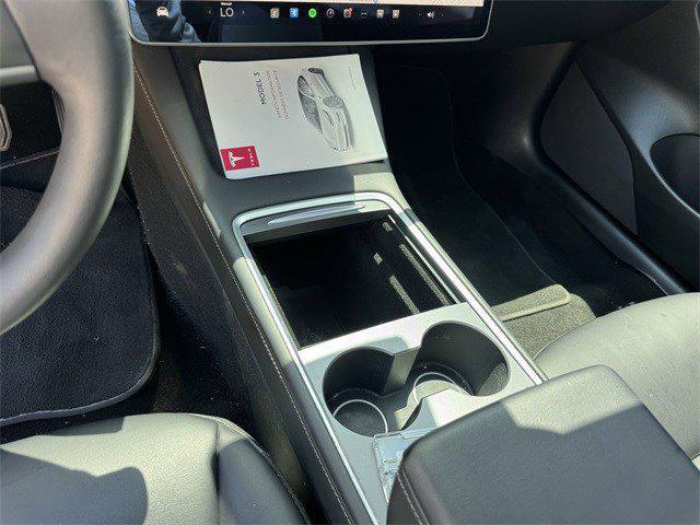Photo of 2022 White Tesla Model 3