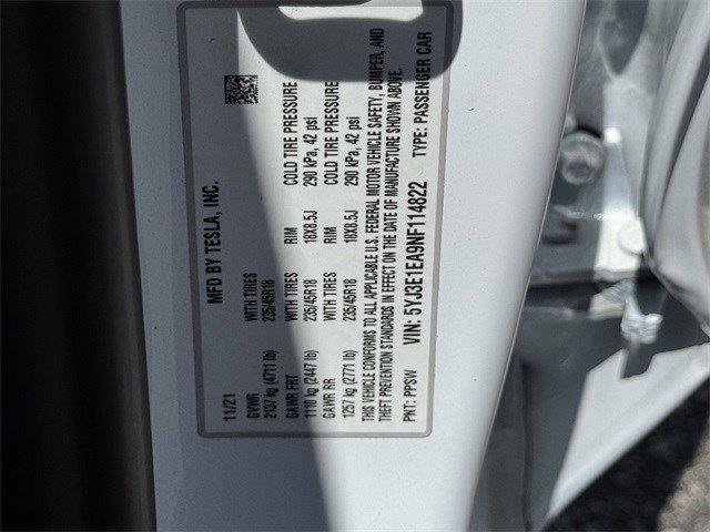 Photo of 2022 White Tesla Model 3
