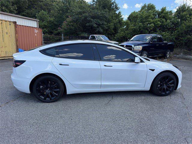 Photo of 2022 White Tesla Model 3