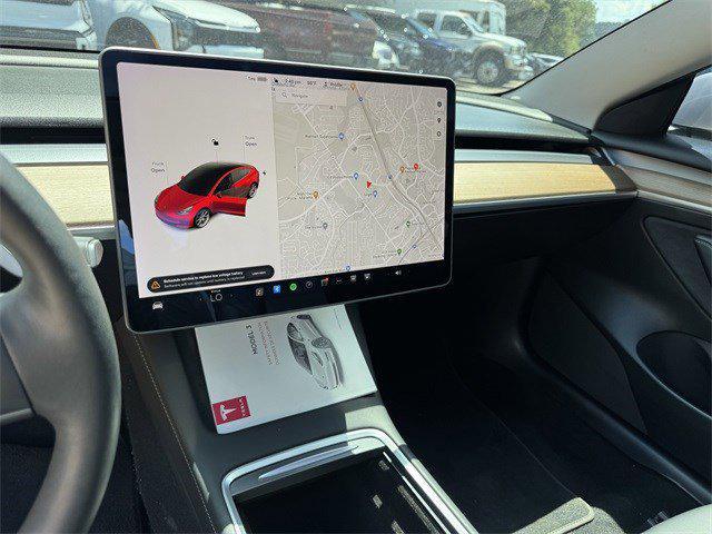 Photo of 2022 White Tesla Model 3