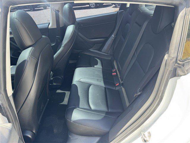 Photo of 2022 White Tesla Model 3