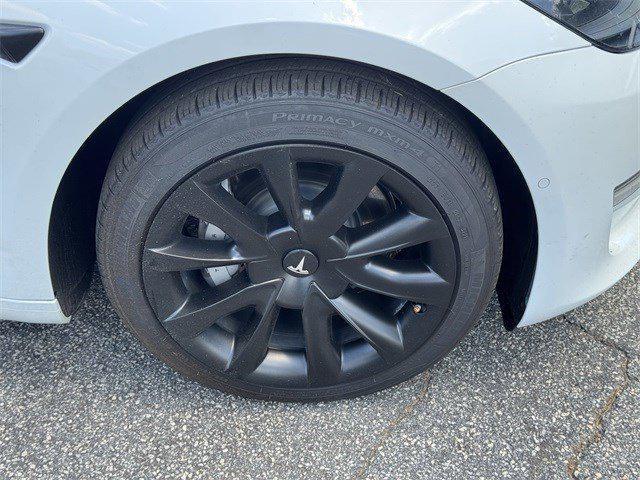 Photo of 2022 White Tesla Model 3
